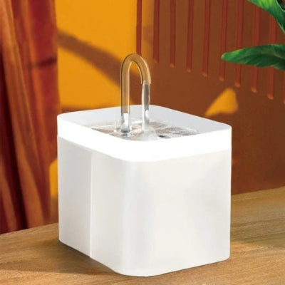 fontaine-a-eau-pour-chat-blanche