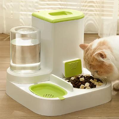 distributeur-automatique-de-croquettes-pour-chat-vert