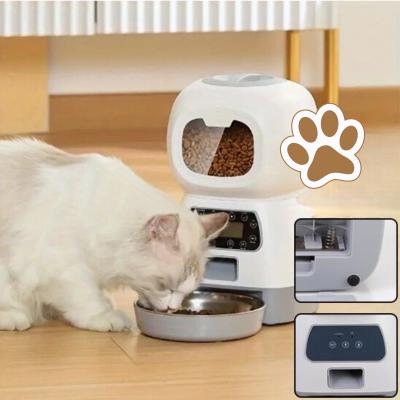 distributeur-de-croquettes-pour-chat-pratique