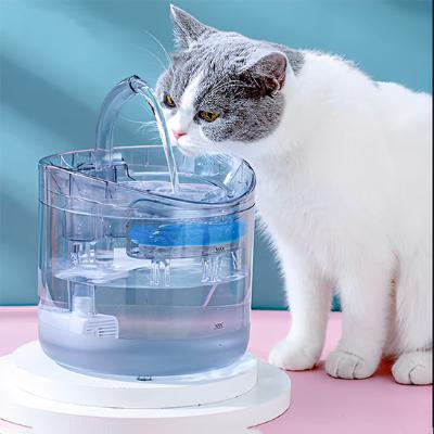 fontaine-a-eau-chat-blanc